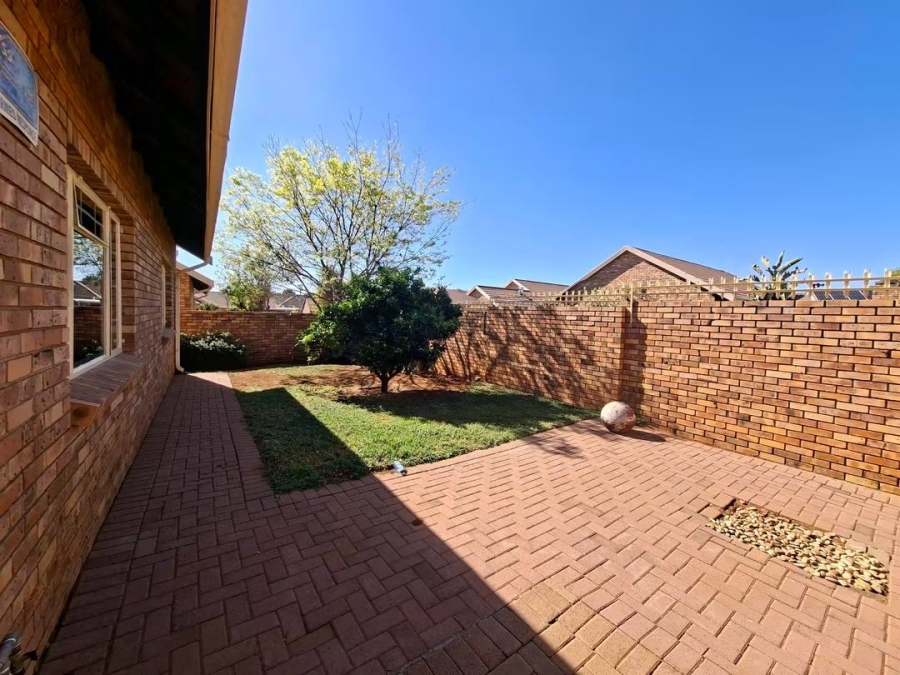 2 Bedroom Property for Sale in Rhodesdene Northern Cape